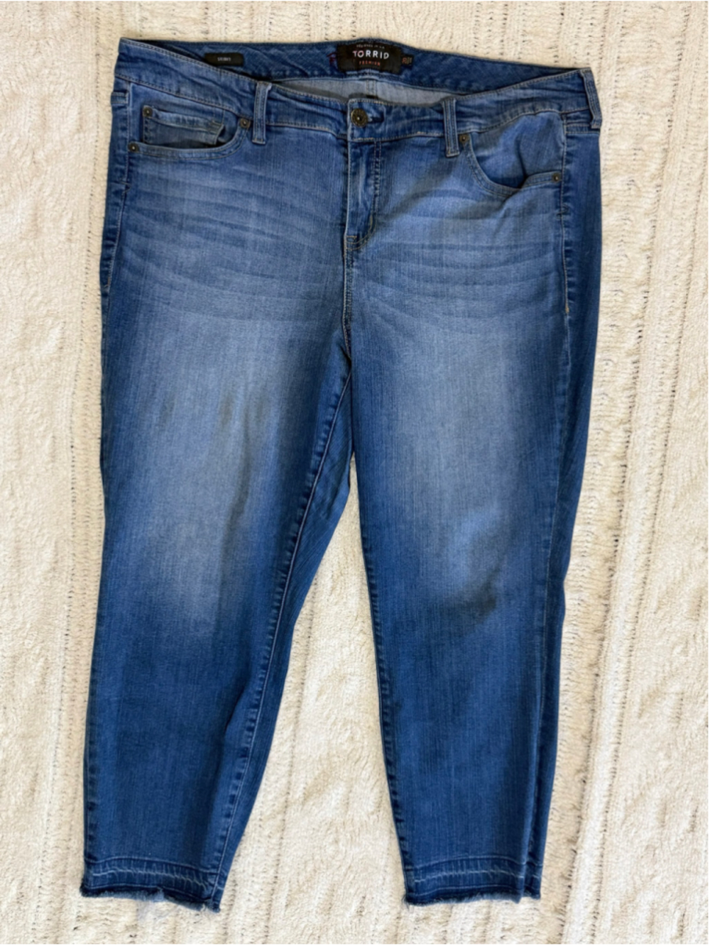 Torrid Bombshell Skinny Jeans High Rise Stretch Frayed Raw Hem Denim Plus 20 - Picture 2 of 14